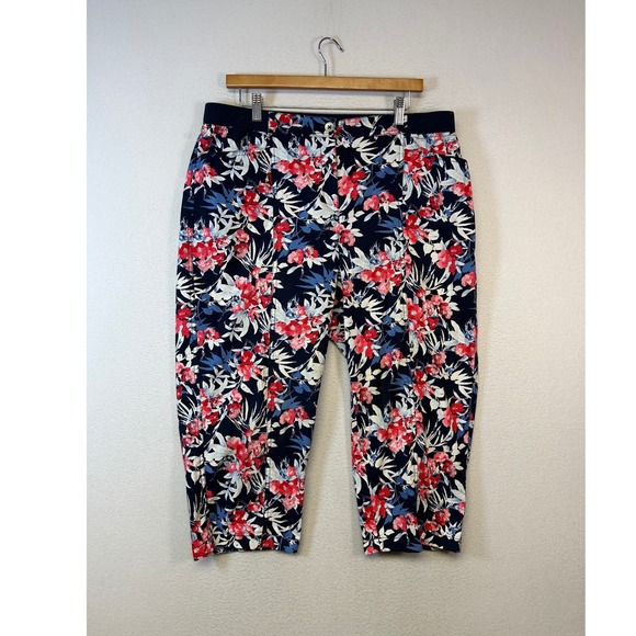Chico's Pants - Tropical Floral Chico's 10 Navy Red Brigitte So Slimming Capri Pants Cropped